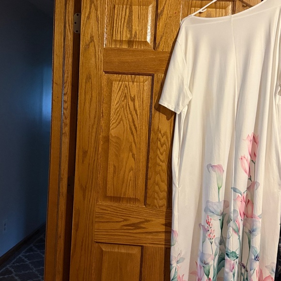 White Floral Calla Lilly Dress size 3xl EUC - Picture 4 of 4